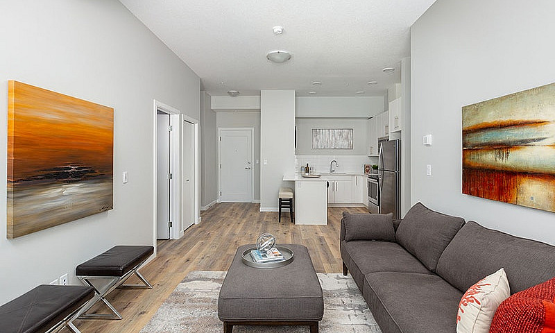 Bachelor Suites In K...