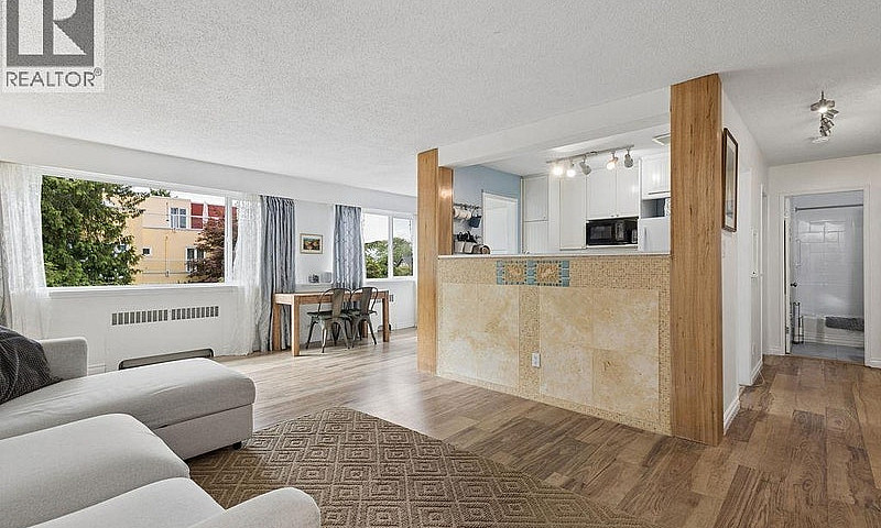207 2494 Cornwall Av...