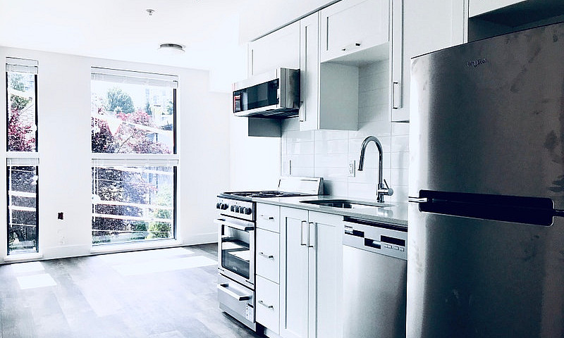 Sleek Modern 1-Bed W...