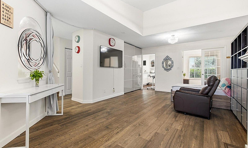 15501 89A Avenue Sur...