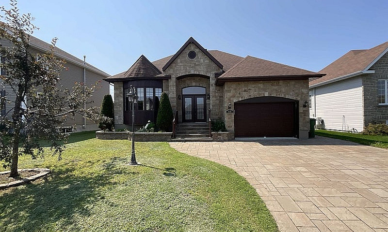 $695,000 - Bungalow ...