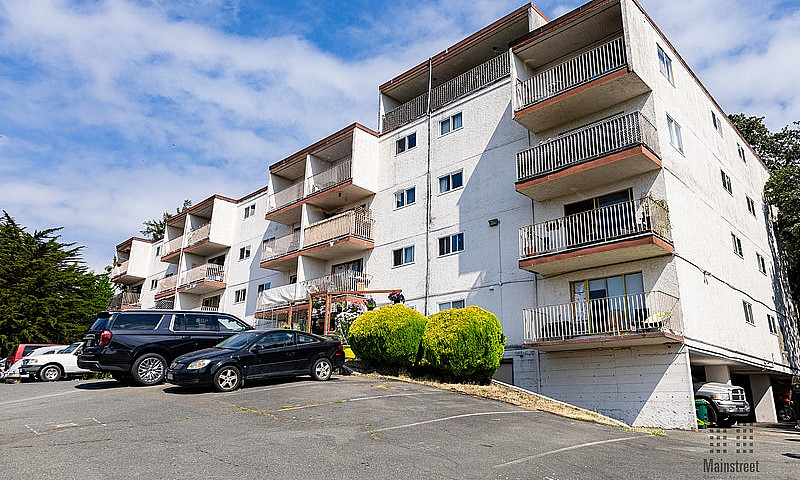 Esquimalt  Apartment...