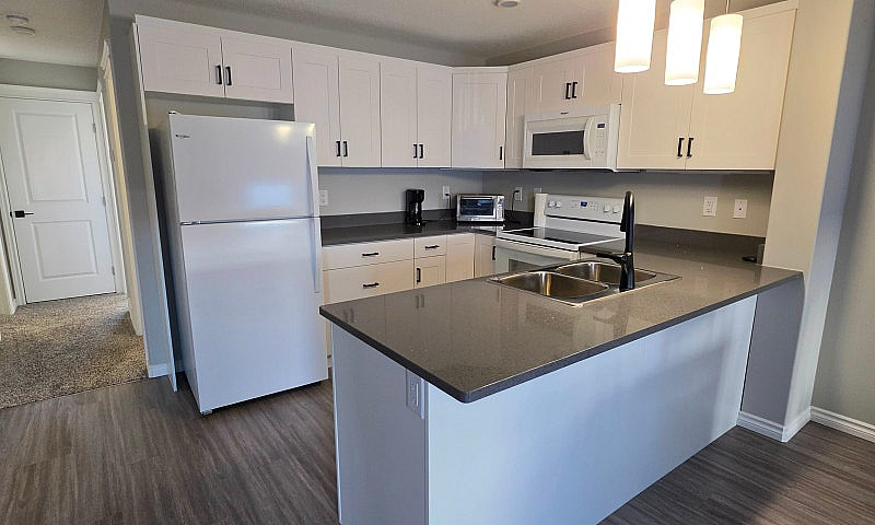 Fully Furnished - Gr...