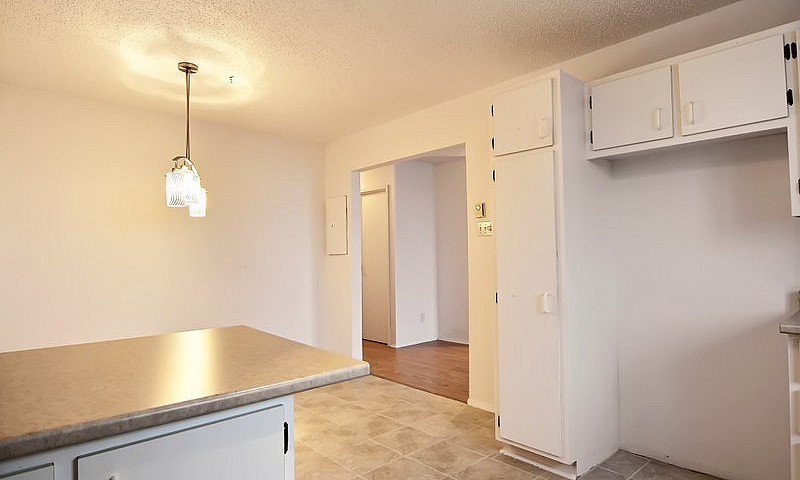 4 1/2 Style Condo Au...