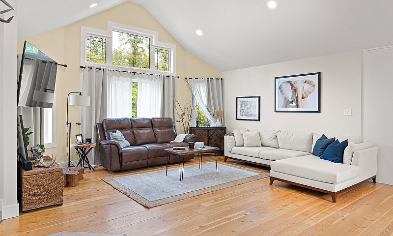 1600Sqft Bungalow On...
