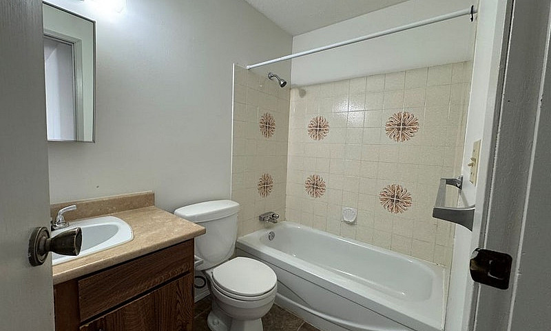 5726 57 Ave - 305 Ap...