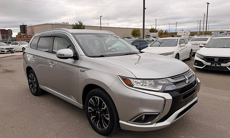 2018 Mitsubishi Outl...