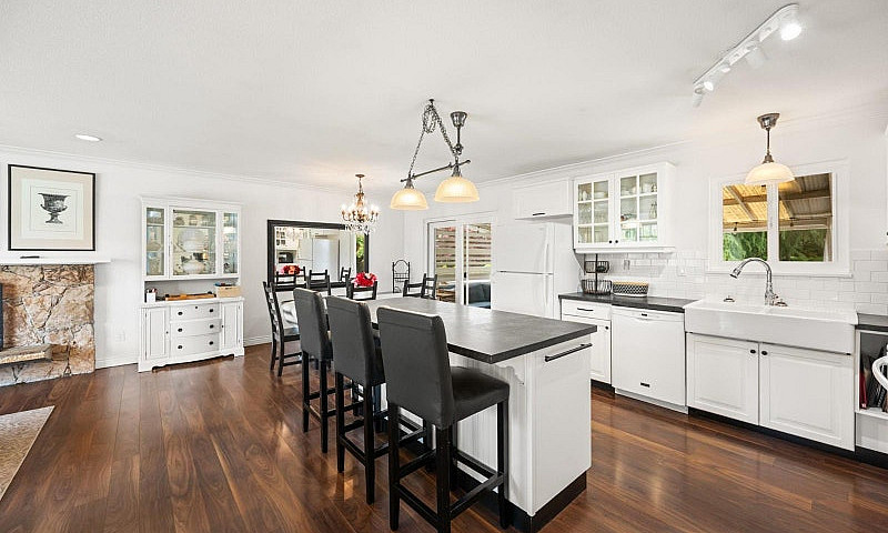 5933 Angus Place Sur...