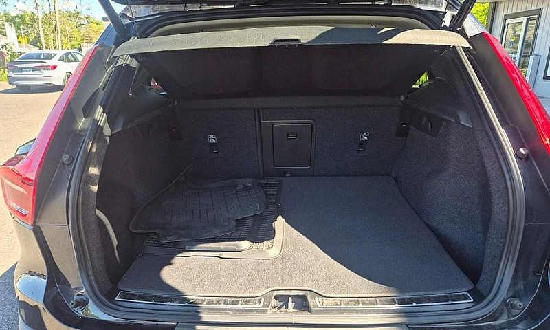 2023 Volvo Xc40 B4 C...