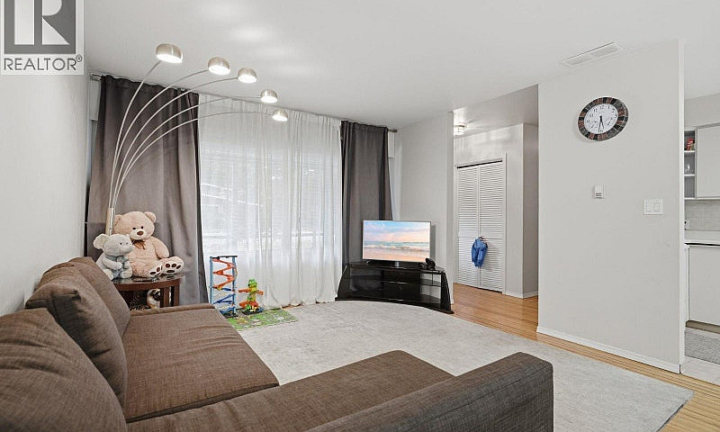 5857 16 Avenue Delta...