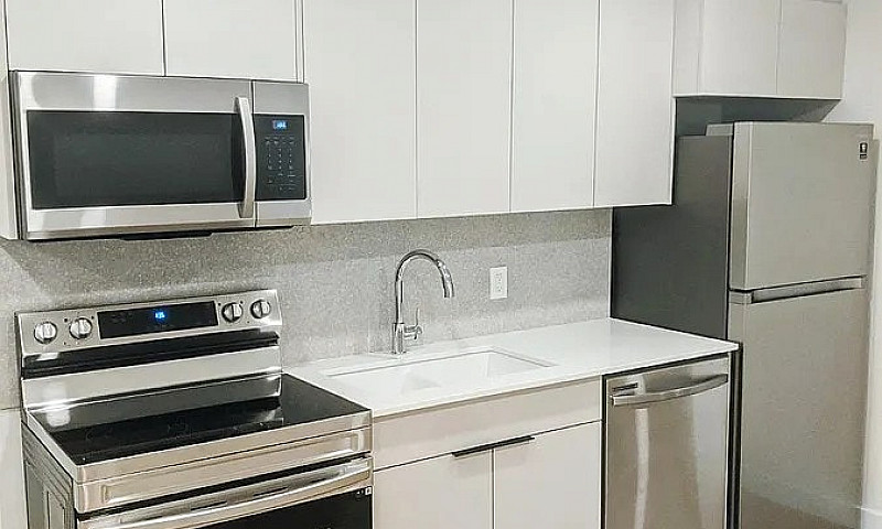 Modern Studio Unit W...