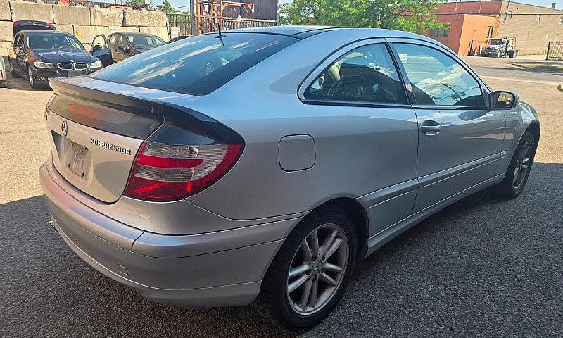 2005 Mercedes Benz C...