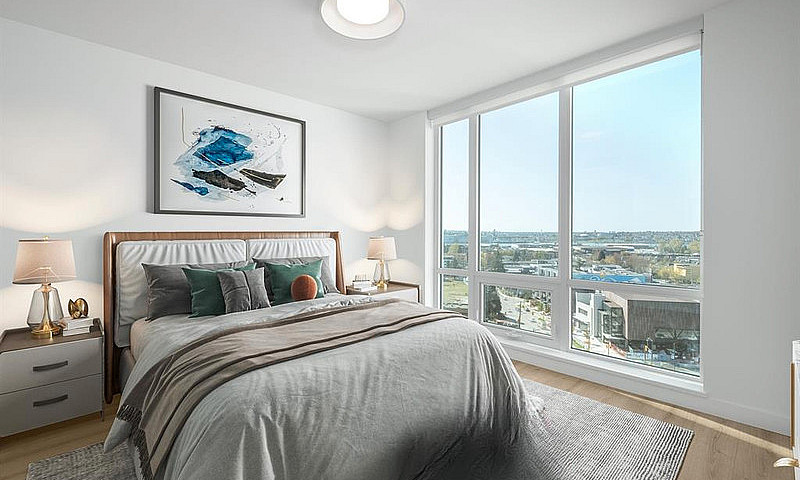 Luxury 2 Bed + Den C...