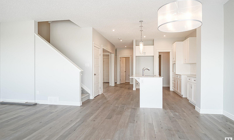 16535 3 St Ne Edmont...