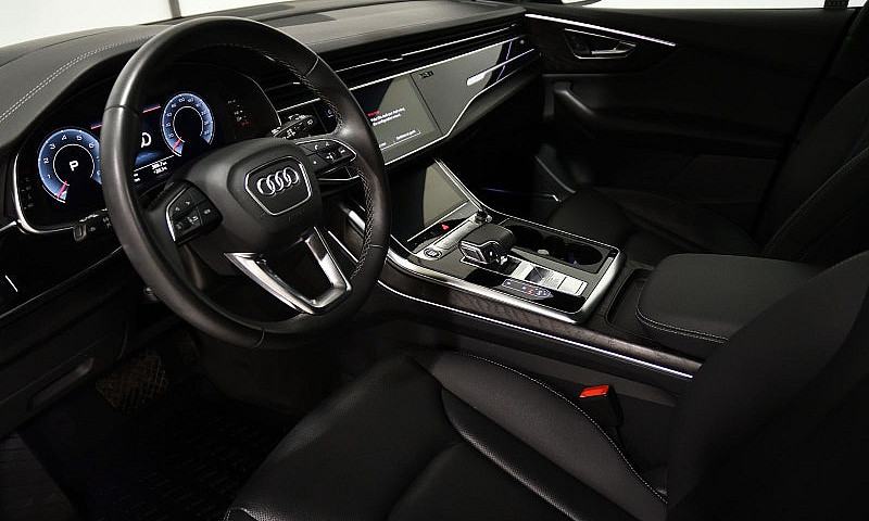 2022 Audi Q8 Technik...
