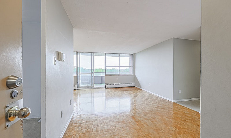 2 Bdrm Suite With Ba...