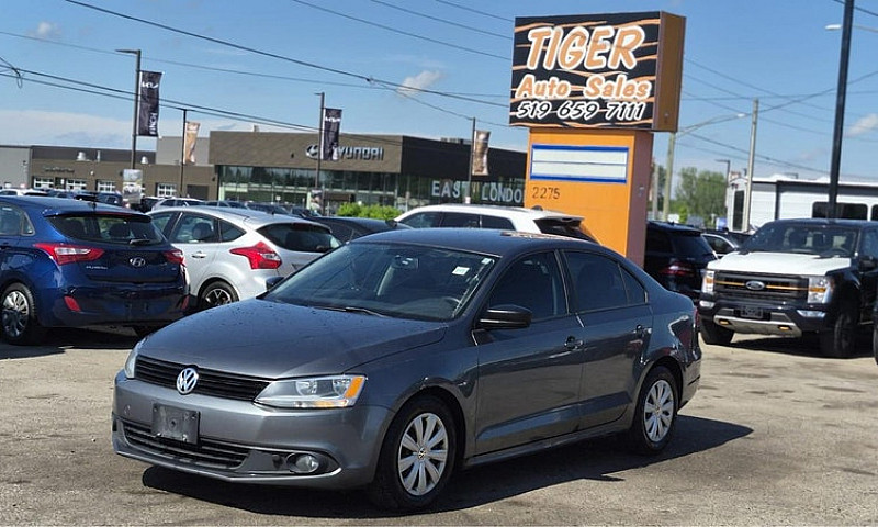 2013 Volkswagen Jett...