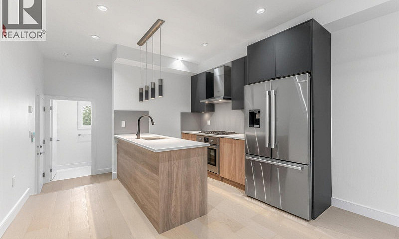 7353 Oak Street Vanc...