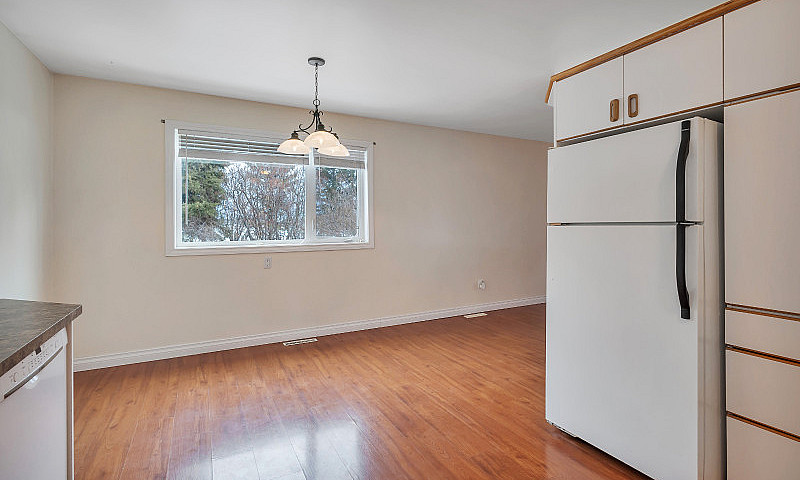 5.58 Acres ~ Bungalo...