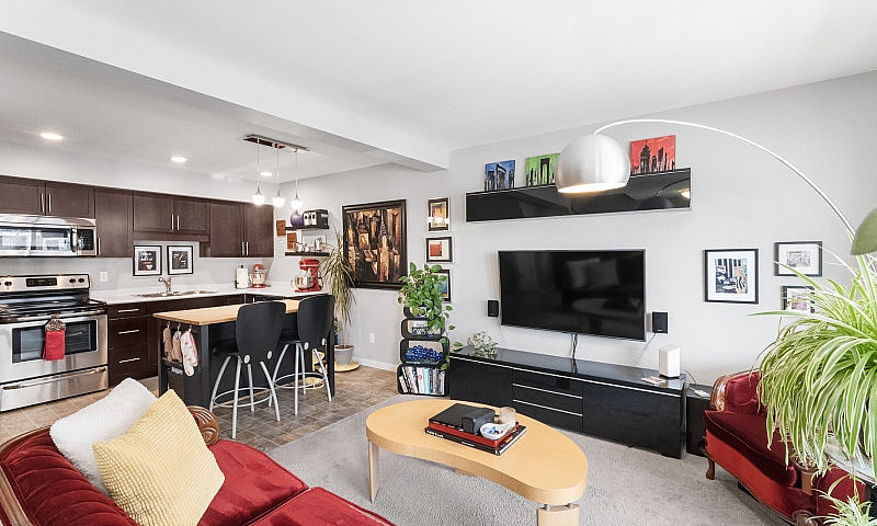 Condo For Sale !! Pe...