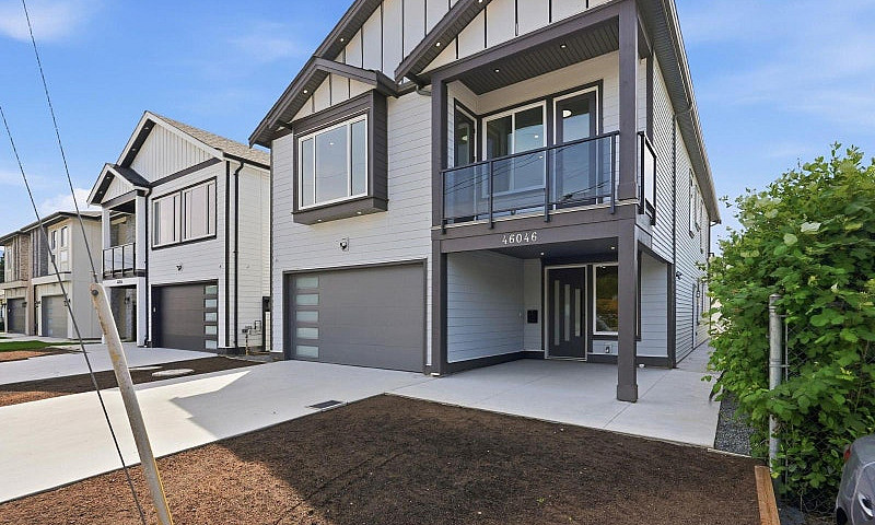46046 Southlands Cre...