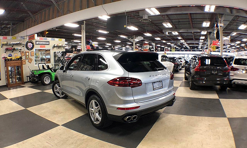 2017 Porsche Cayenne...