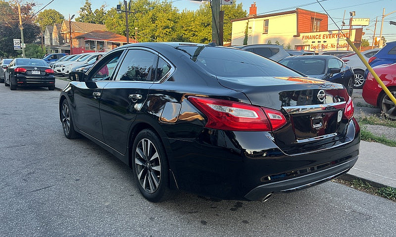 2017 Nissan Altima 2...
