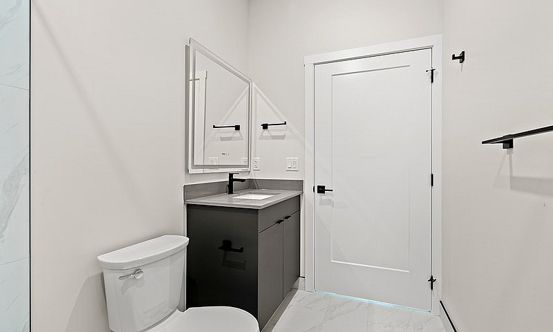 Downtown 2-Bedroom –...