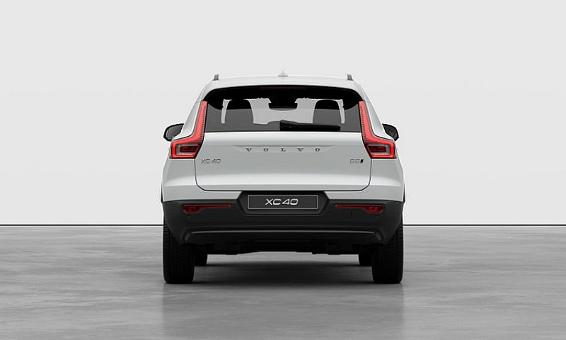 2026 Volvo Xc40...