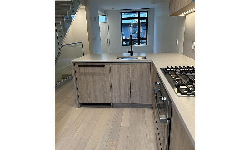 6284 Oak Street Vanc...