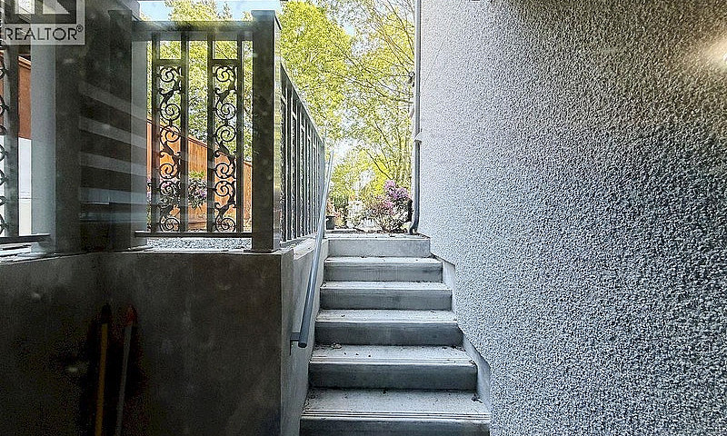 2 38Xx W 36Th Avenue...