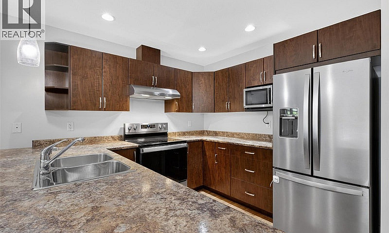 6 3400 Coniston Cres...