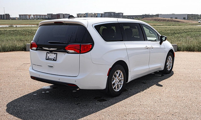 2027 Chrysler Grand ...