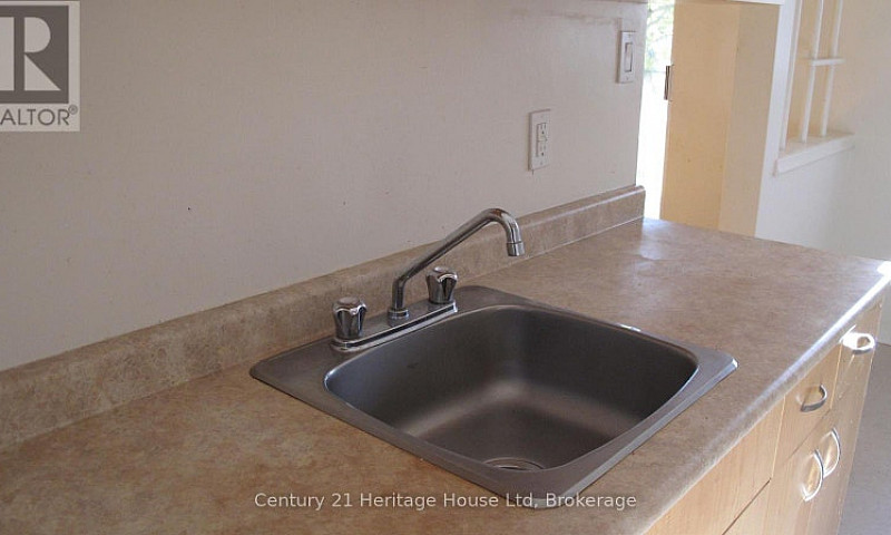 #9 - 16 Brant Avenue...
