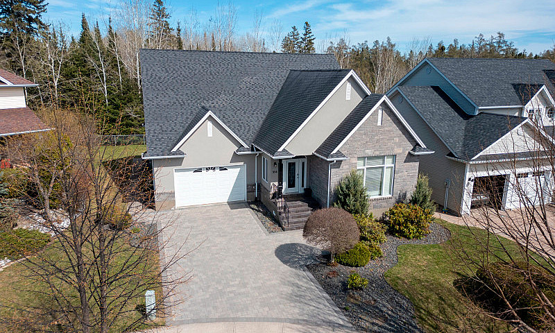 356 Fairbrooke Cres ...