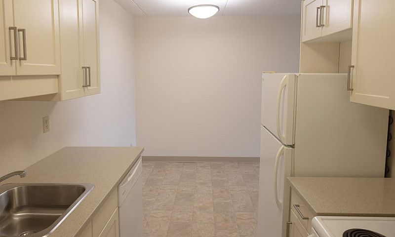 Summerland Apartment...