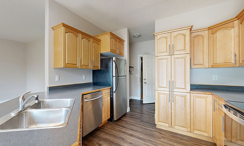 #8166/ 2 Bed/2.5 Bat...