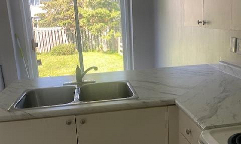3 Bedroom Barrie T/H...