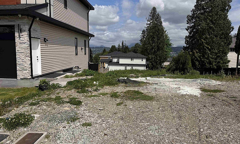 13875 114 Avenue Sur...