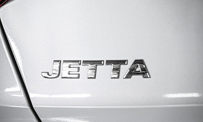 2019 Volkswagen Jett...
