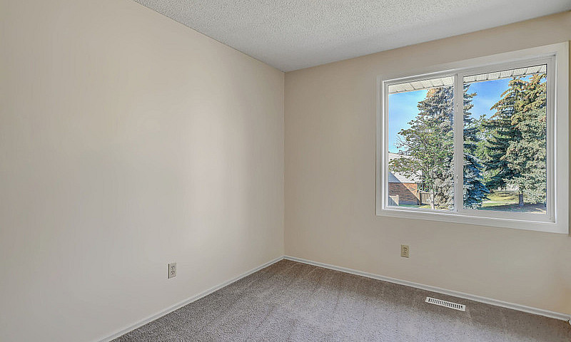 Pet Friendly 3 Bed X...