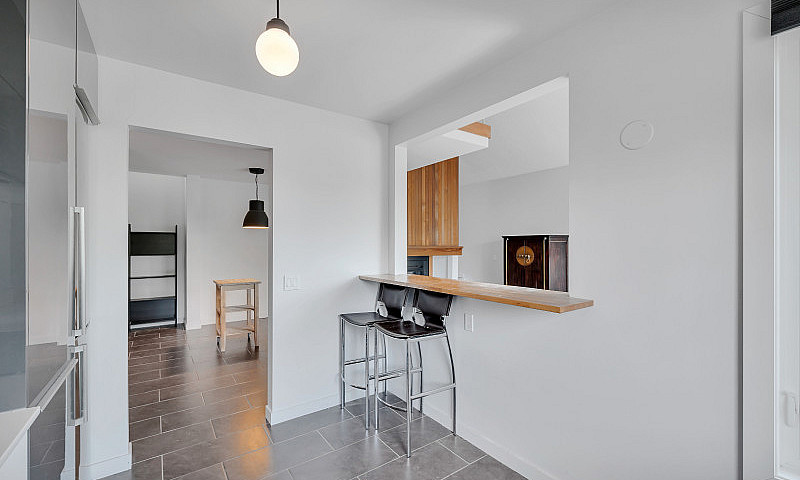 Top Floor End Unit I...