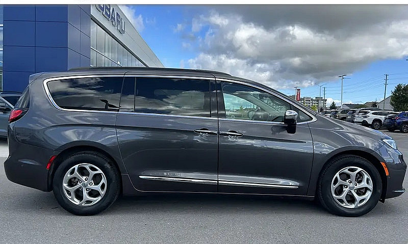 2023 Chrysler Pacifi...