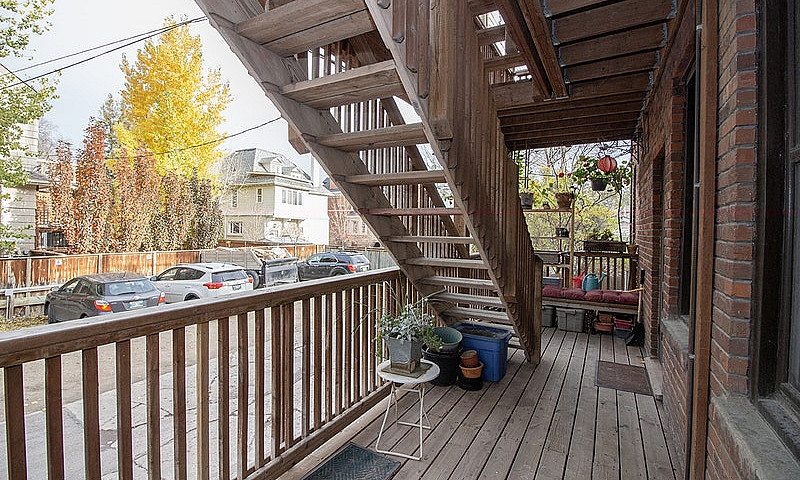 883 Grosvenor Avenue...