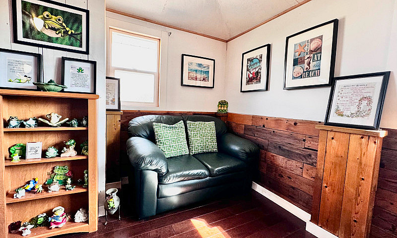 Cozy Cottage & Guest...