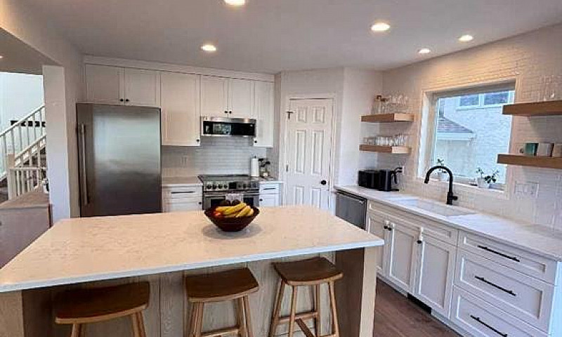 18 Sarcee Place W Le...