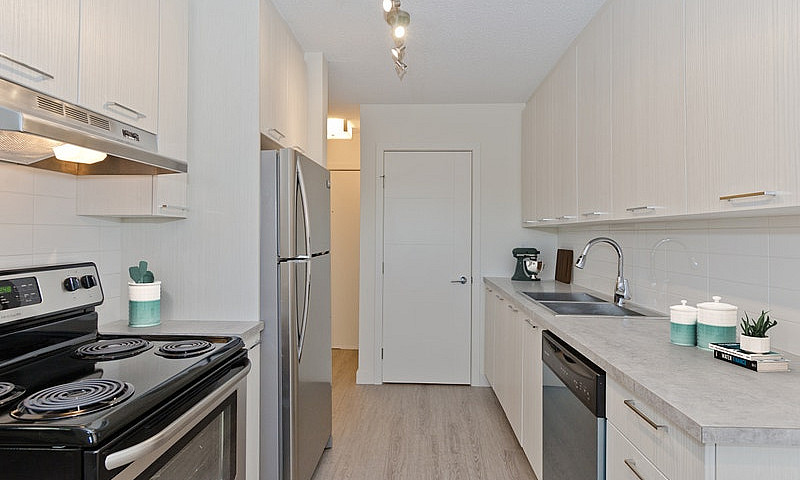 Varsity Place Apartm...