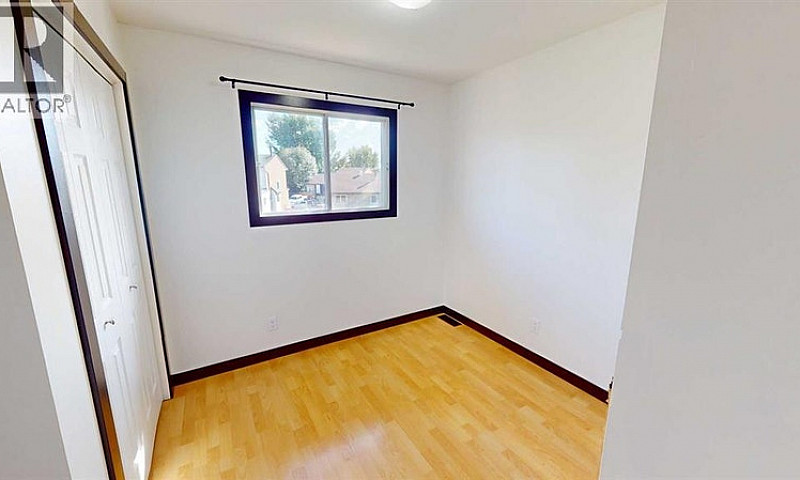 9903 71A Avenue Gran...