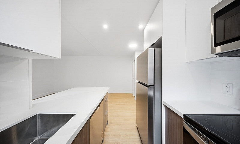 Gorgeous 2 Bedroom E...