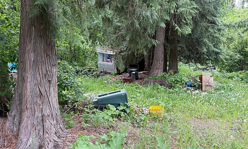 Mid Size Acreage Wit...